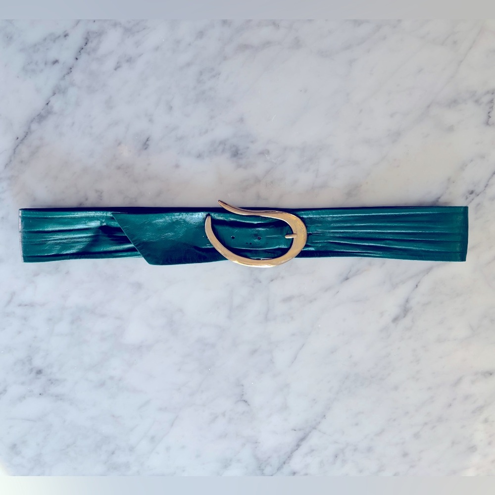 Emmanuel jade green leather belt with gold tone buckle 33” waist